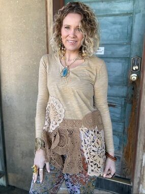 NEW-Jaded Gypsy Squared Away Top in Oatmeal